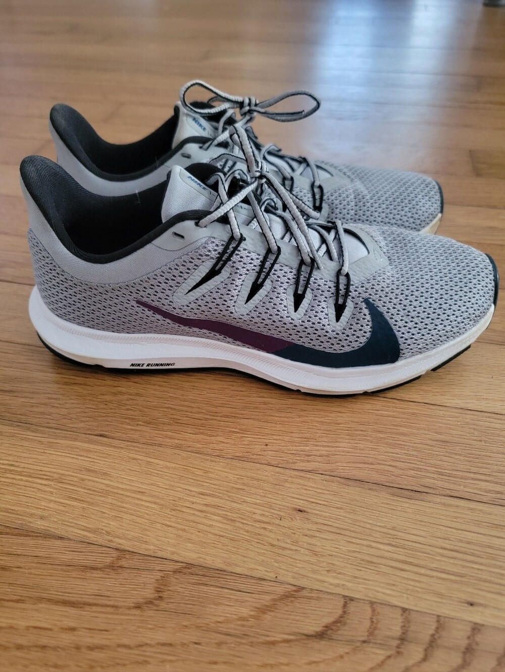 Nike Quest gray running shoes